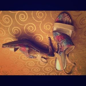 Beautiful snake skin look heels. 3” heels